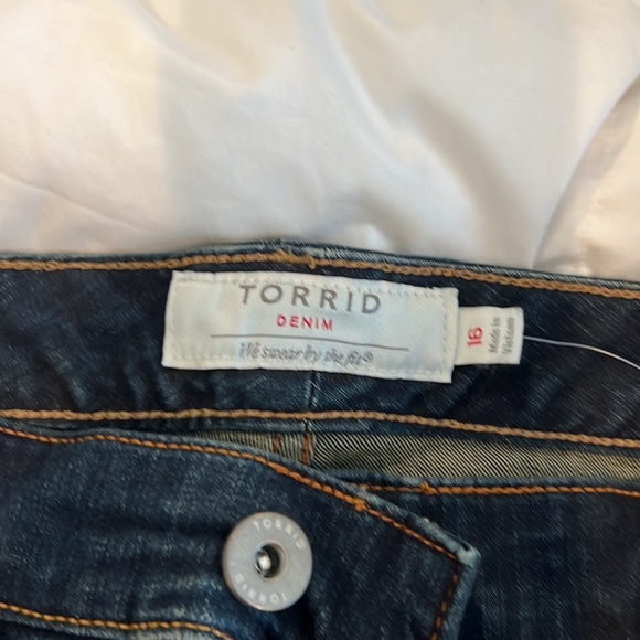 Torrid jean shorts - Picture 3 of 4